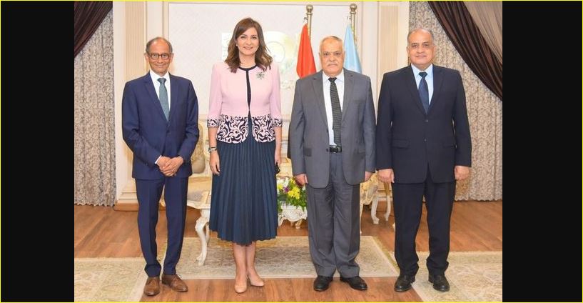 السفيرة نبيلة مكرم والمهندس هانى عازر
