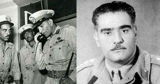 يوسف صديق إلى اليمين ومحمد نجيب وضابطين ليلة 23 يوليو 1952