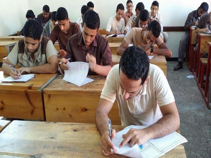امتحانات الدبلومات الثانوية الفنية