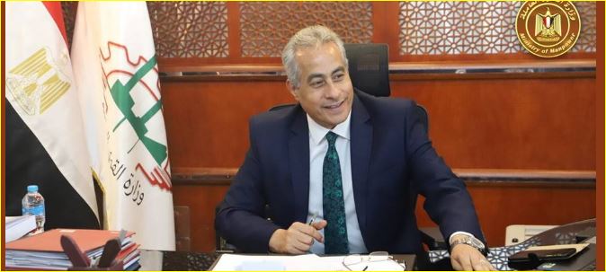 وزير القوى العاملة حسن شحاتة