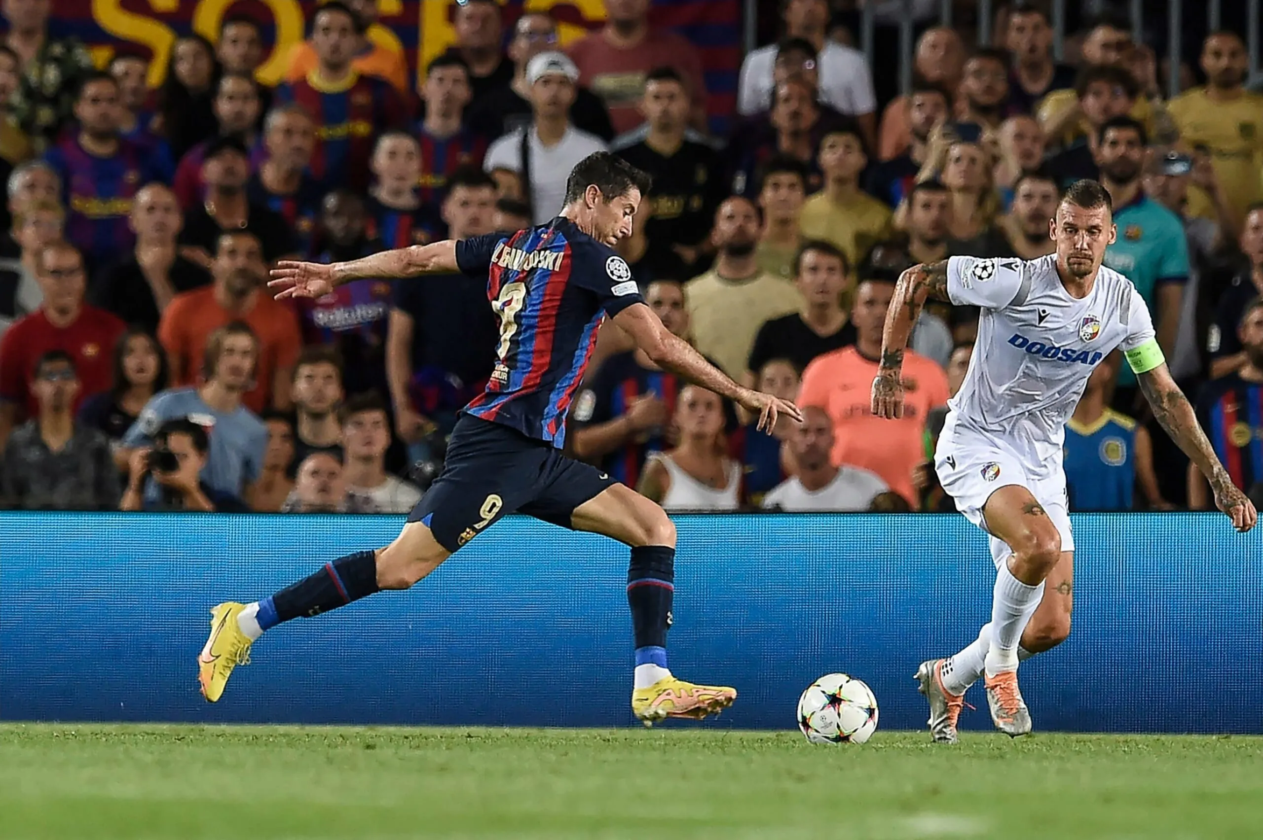 برشلونة وقادش