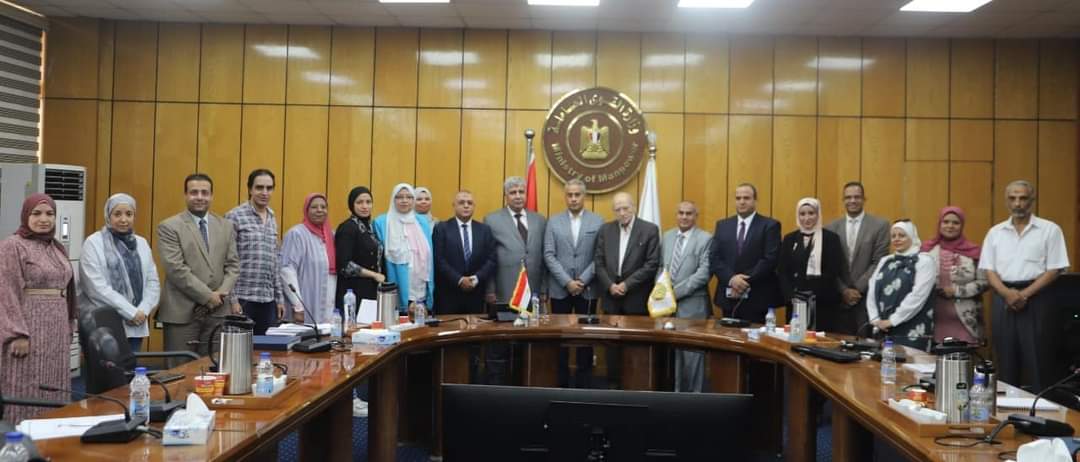 وزير القوى العاملة