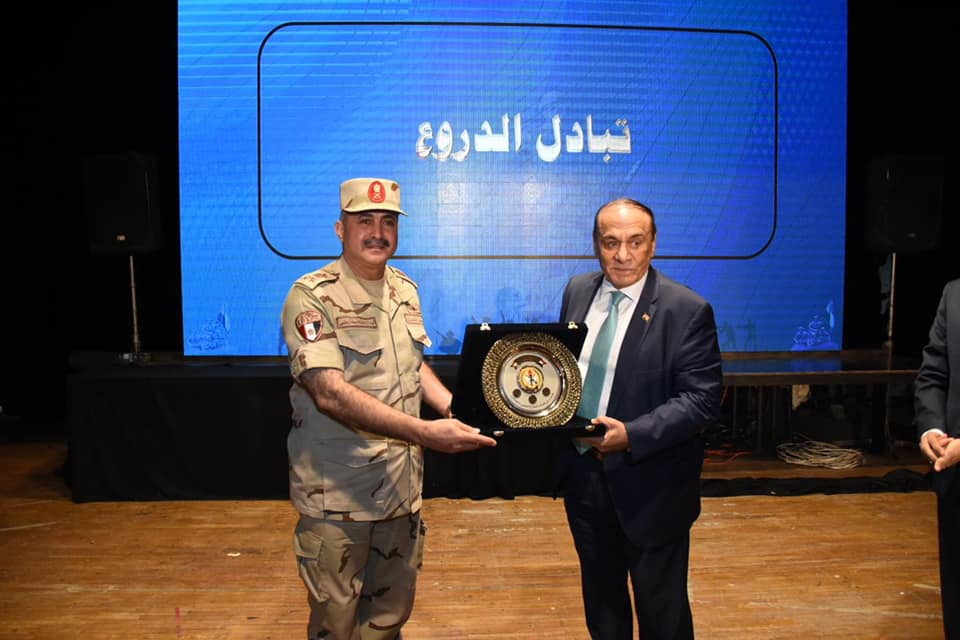 تكريم اللواء الدكتور سمير فرج من قائد قوات الدفاع الشعبي والعسكري ببور سعيد
