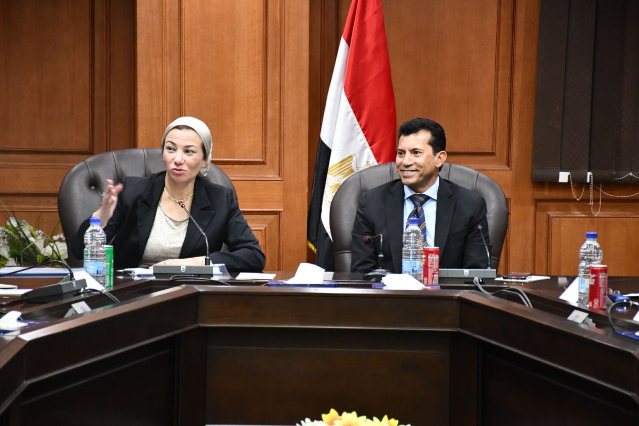 وزيرا الشباب والرياضة والبيئة