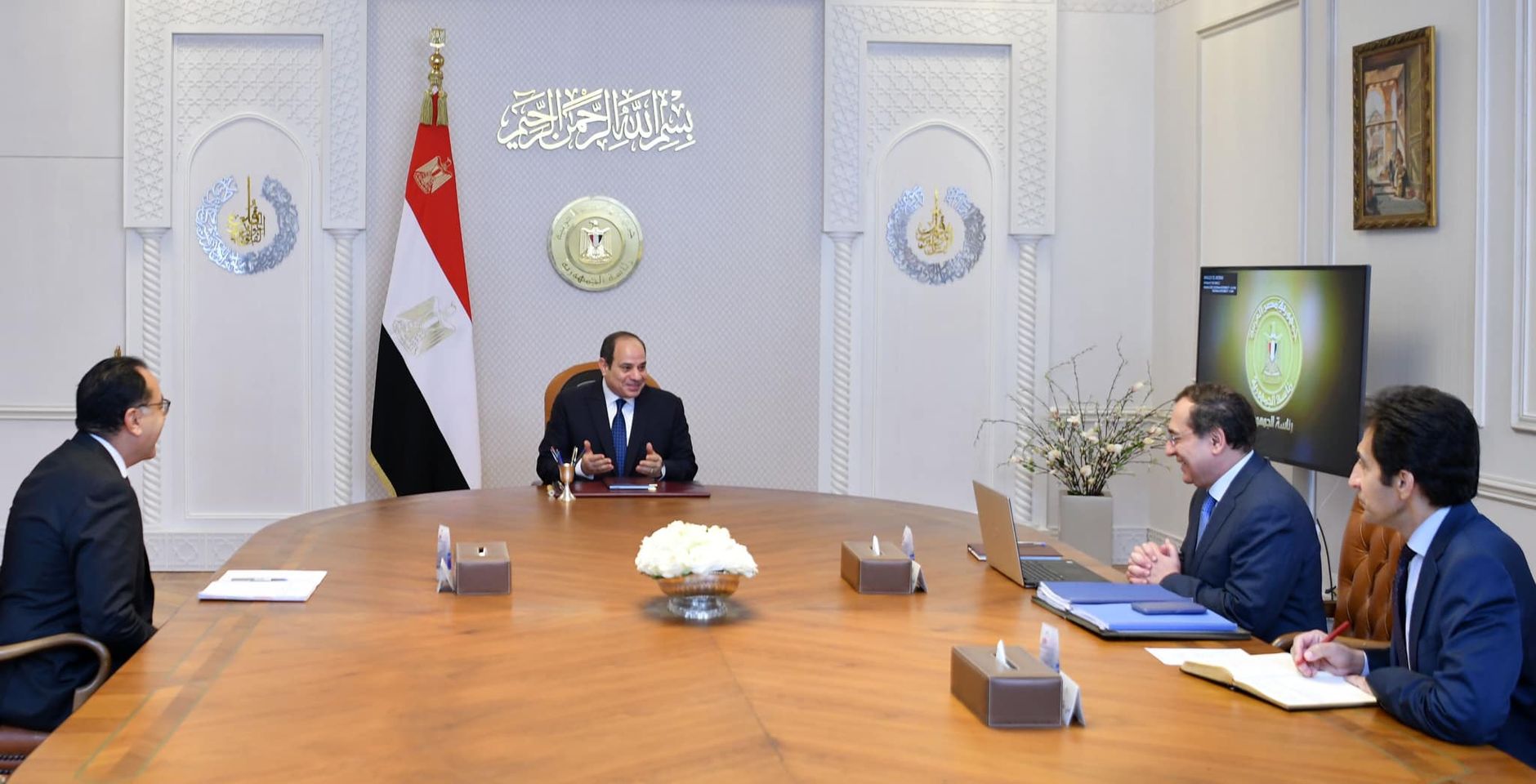 الرئيس السيسي مع الدكتور مصطفى مدبولي والمهندس طارق الملا