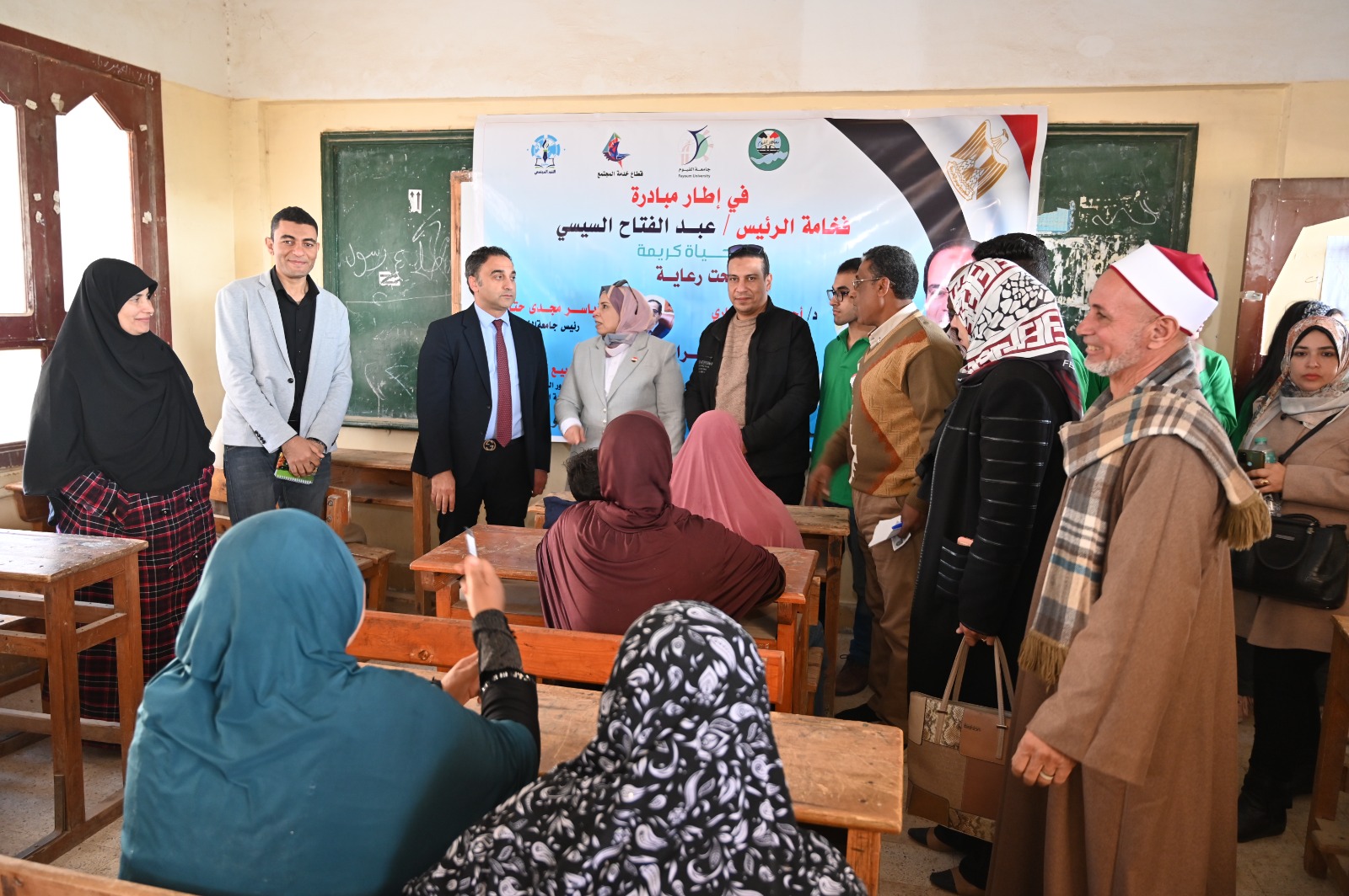 أ.د. عاصم العيسوي نائب رئيس جامعة الفيوم لشئون خدمة المجتمع وتنمية البيئة يشهد فعاليات القافلة التنموية الشاملة