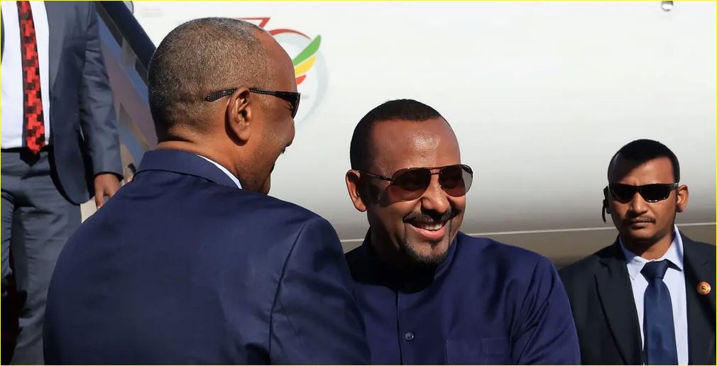 عبد الفتاح البرهان يستقبل أبى أحمد