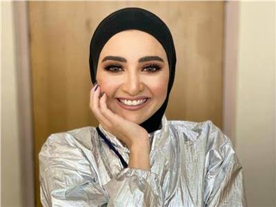 المطربة هلا رشدي