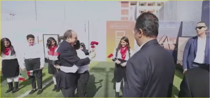 الرئيس السيسي وطلاب المنيا