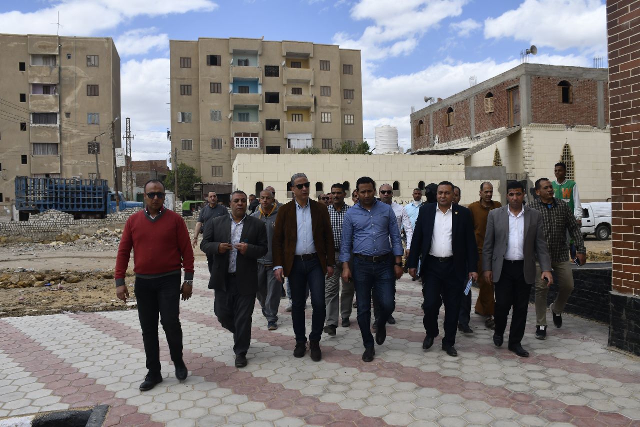 محافظ الفيوم يتفقد عددا من المشروعات بعد نهو أعمالها بقرية الغرق