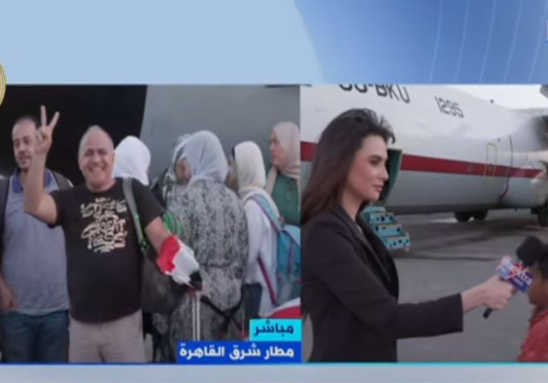 وصول المصريين القادمين من السودان إلى مطار شرق القاهرة