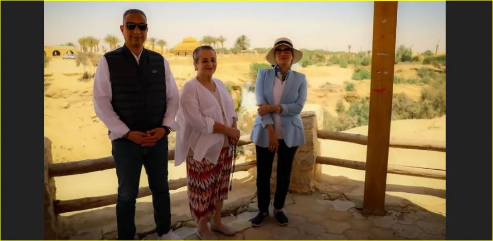 وزيرة البيئة ومحافظ الفيوم وفى الوسط الأميرة عالية بنت الحسين