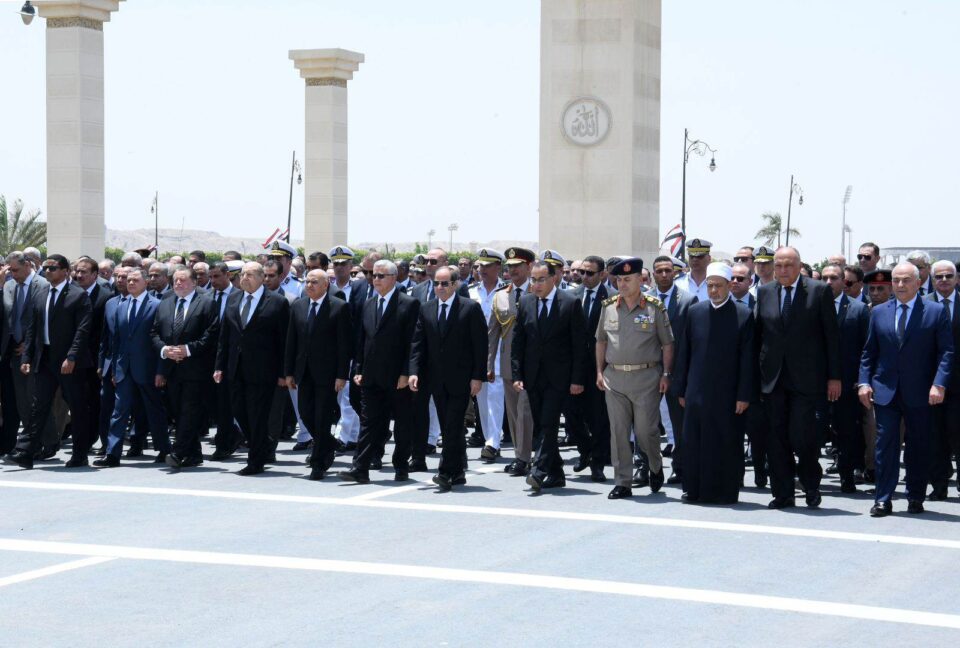 السيسي يتقدم جنازة والدة الدكتور مصطفى مدبولي
