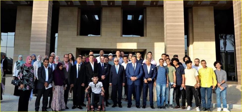 وزير التربية والتعليم يستقبل أوائل الثانوية العامة
