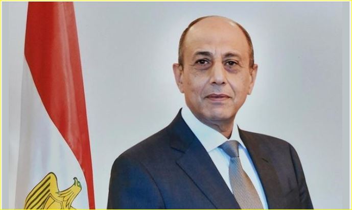 الفريق محمد عباس حلمى وزير الطيران المدنى