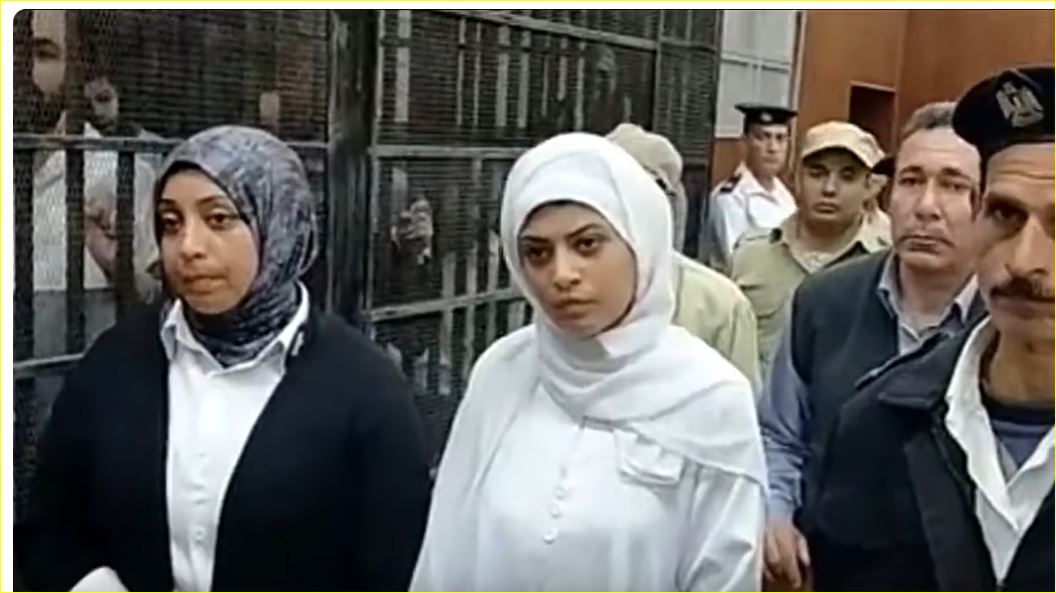 المتهمة أمام المحكمة