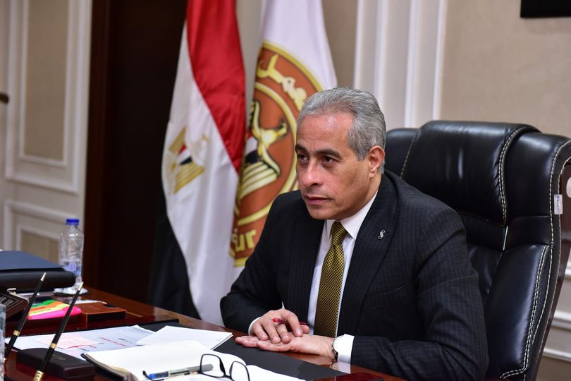 حسن شحاتة وزير العمل
