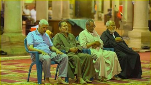 الصلاة جلوسا