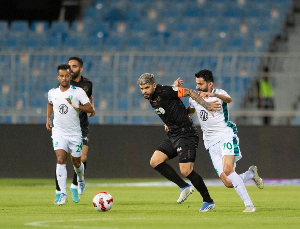مباراة الأهلي والشباب