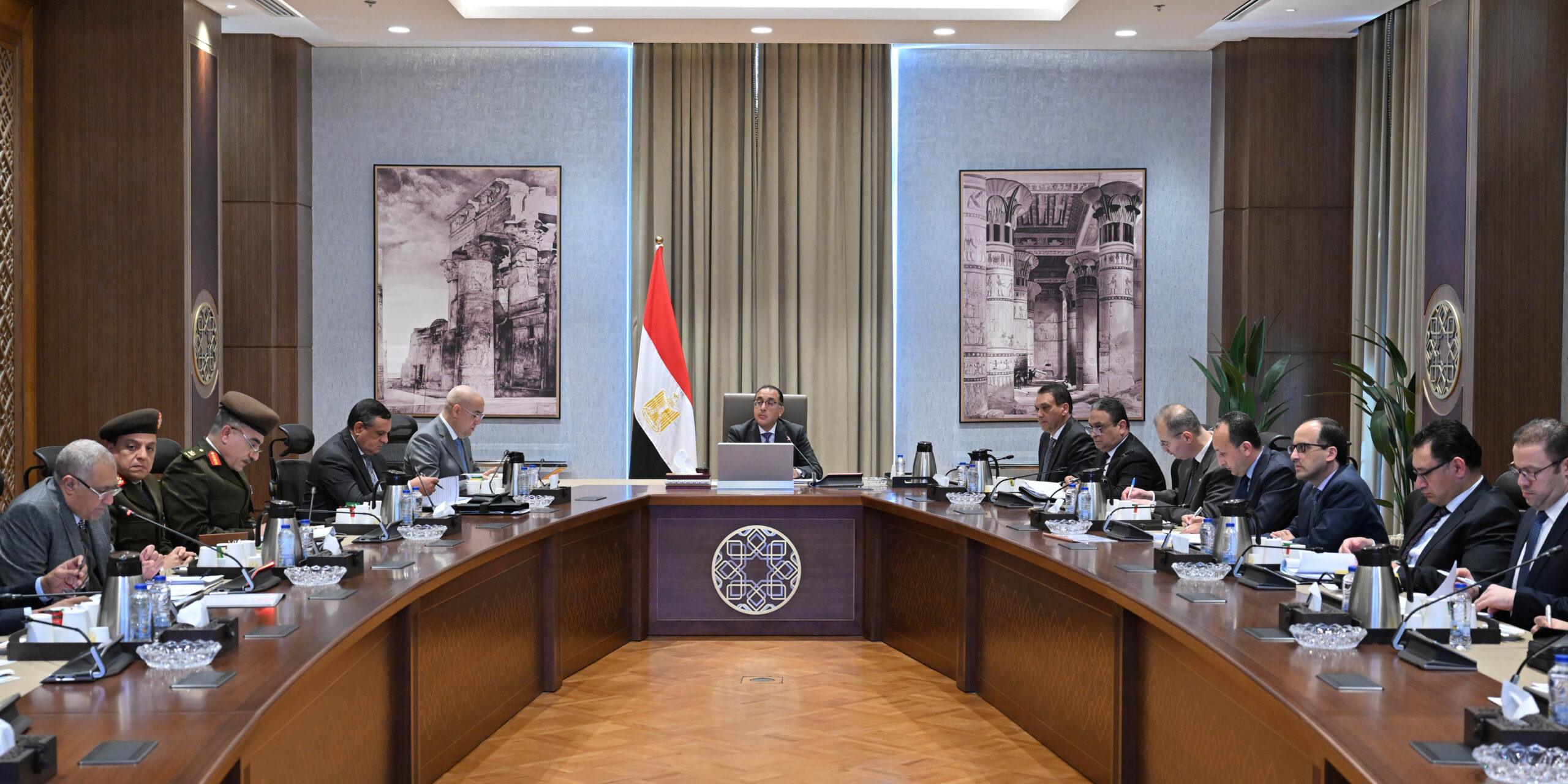 اجتماع اللجنة الرئيسية لتقنين أوضاع الكنائس
