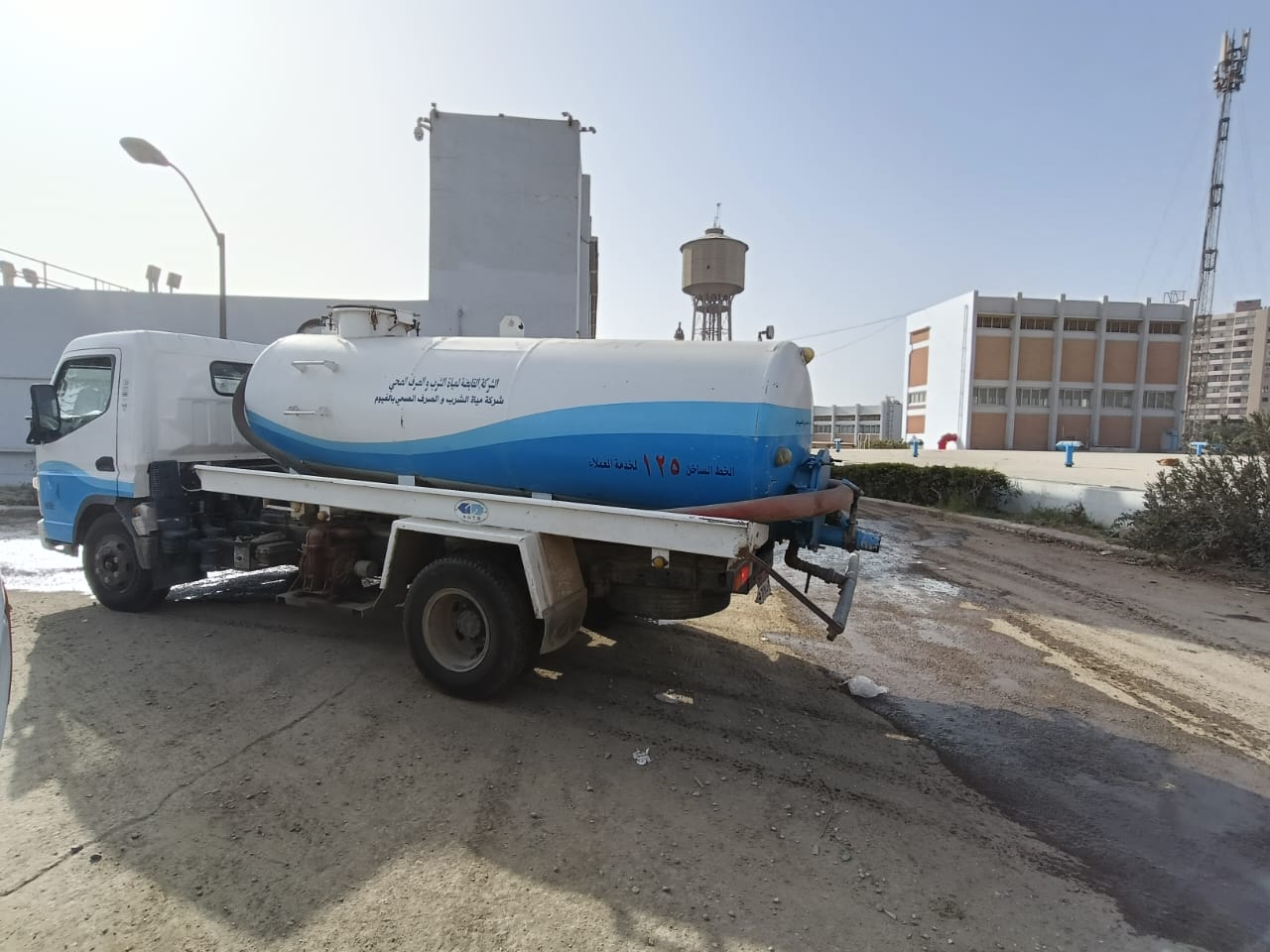 سيارات مياه الشرب النقية