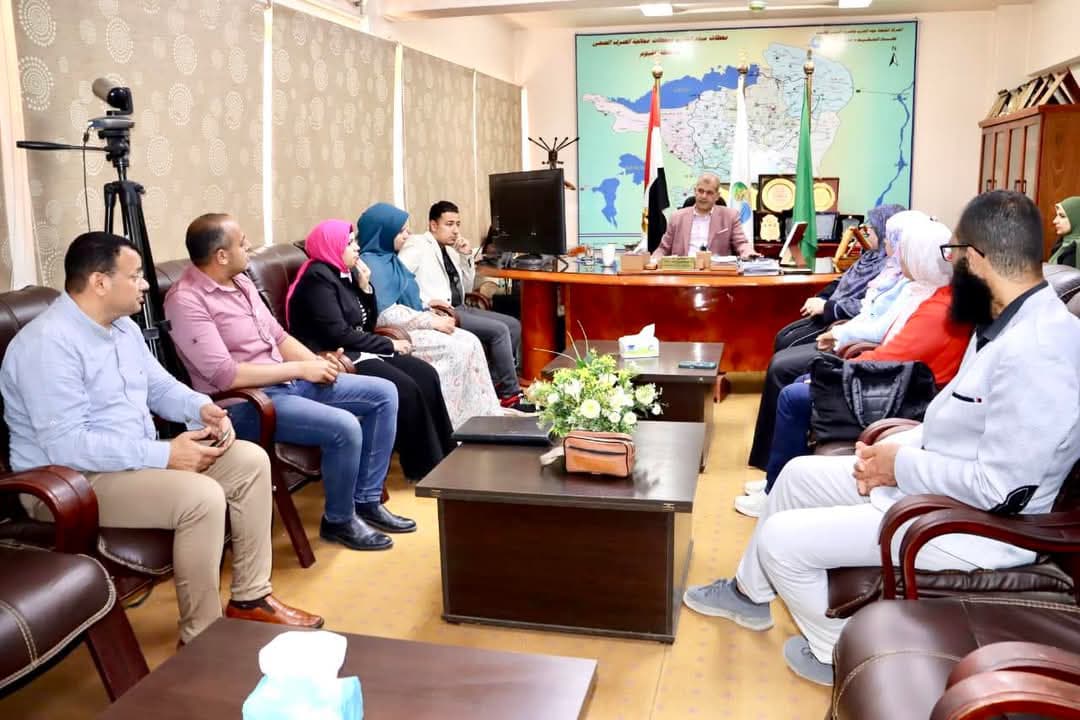 رئيس مياه الفيوم يٌكرِّم فريق المعامل لحصولهم على المركز الأول