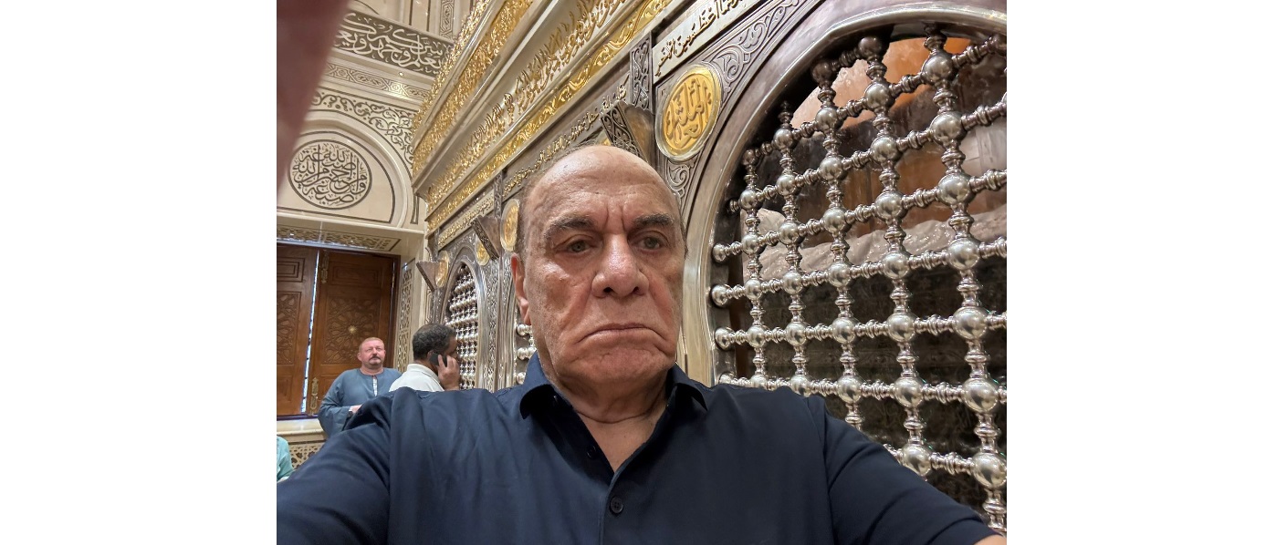 اللواء سمير فرج يزور مقام السيدة نفيسة