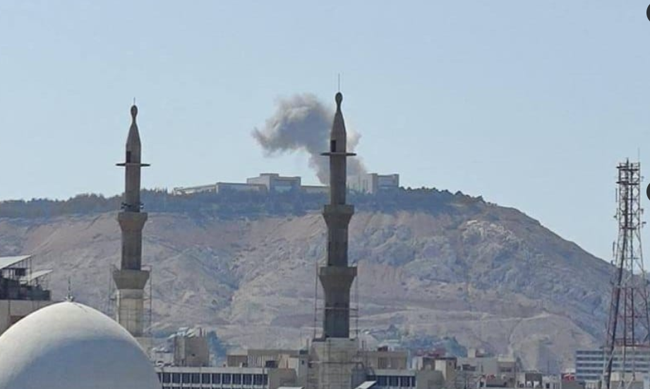   أنباء عن وقف إطلاق النار في جنوب سوريا مع خرق آلاف الدروز للحدود، وقصف إسرائيلي لدمشق