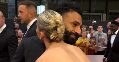 قبلة محمد صلاح وأليسيا ليست