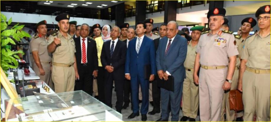 الفريق أحمد خليفة يشهد فعاليات اليوم العلمى للكلية الفنية العسكرية