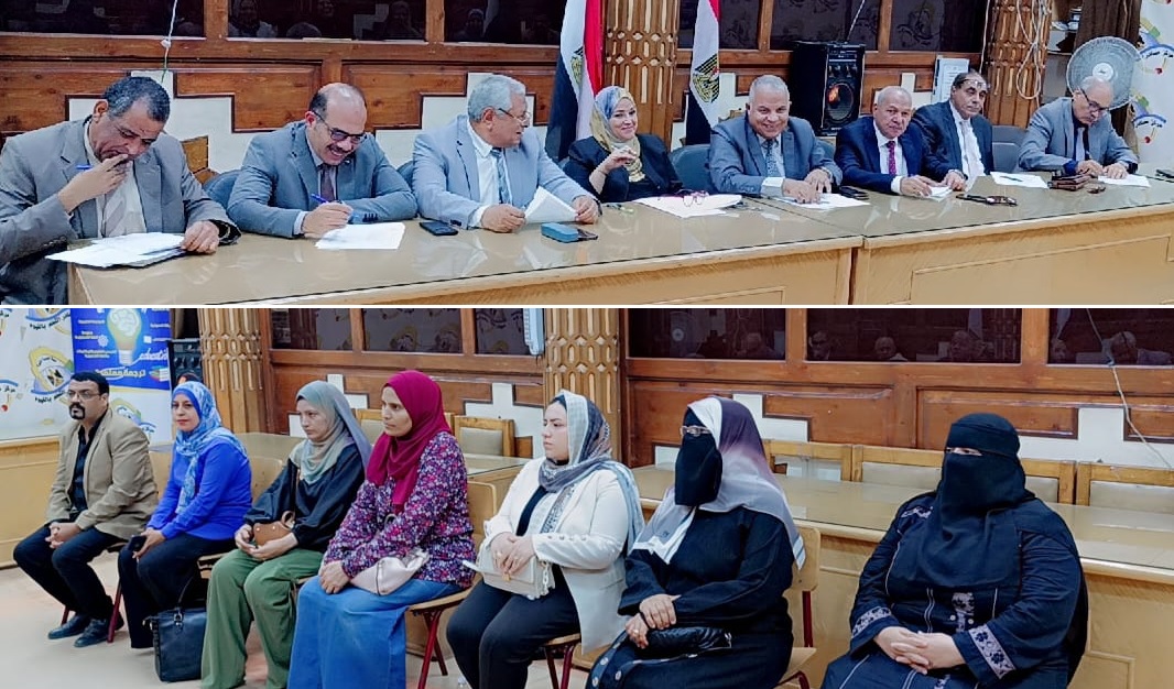 بأعلى لجنة الاختبارات وأسفال جانب من المتقدمين للمسابقة