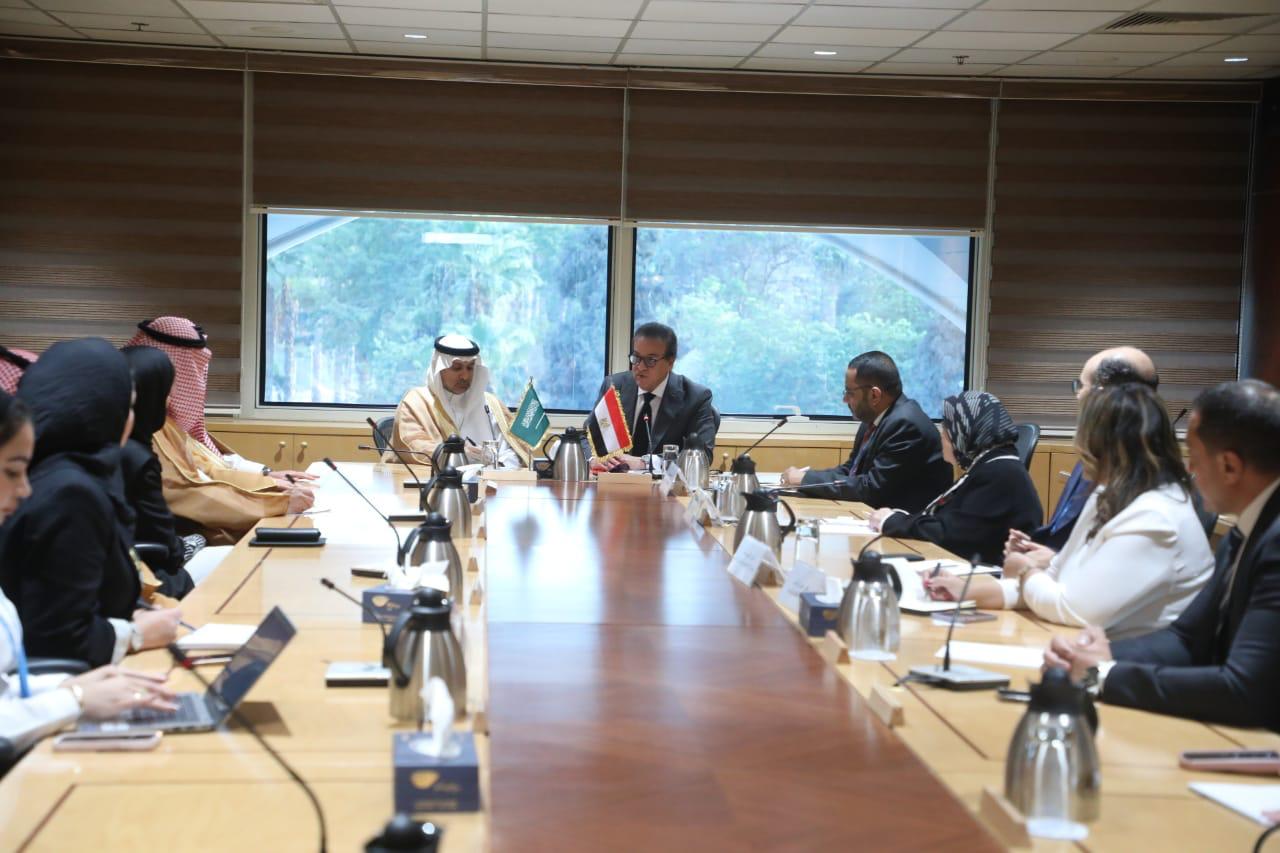 دكتور خالد عبدالغفار، وزير الصحة ونظيره بالمملكة العربية السعودية فهد الجلاجل، والوفد المرافق له