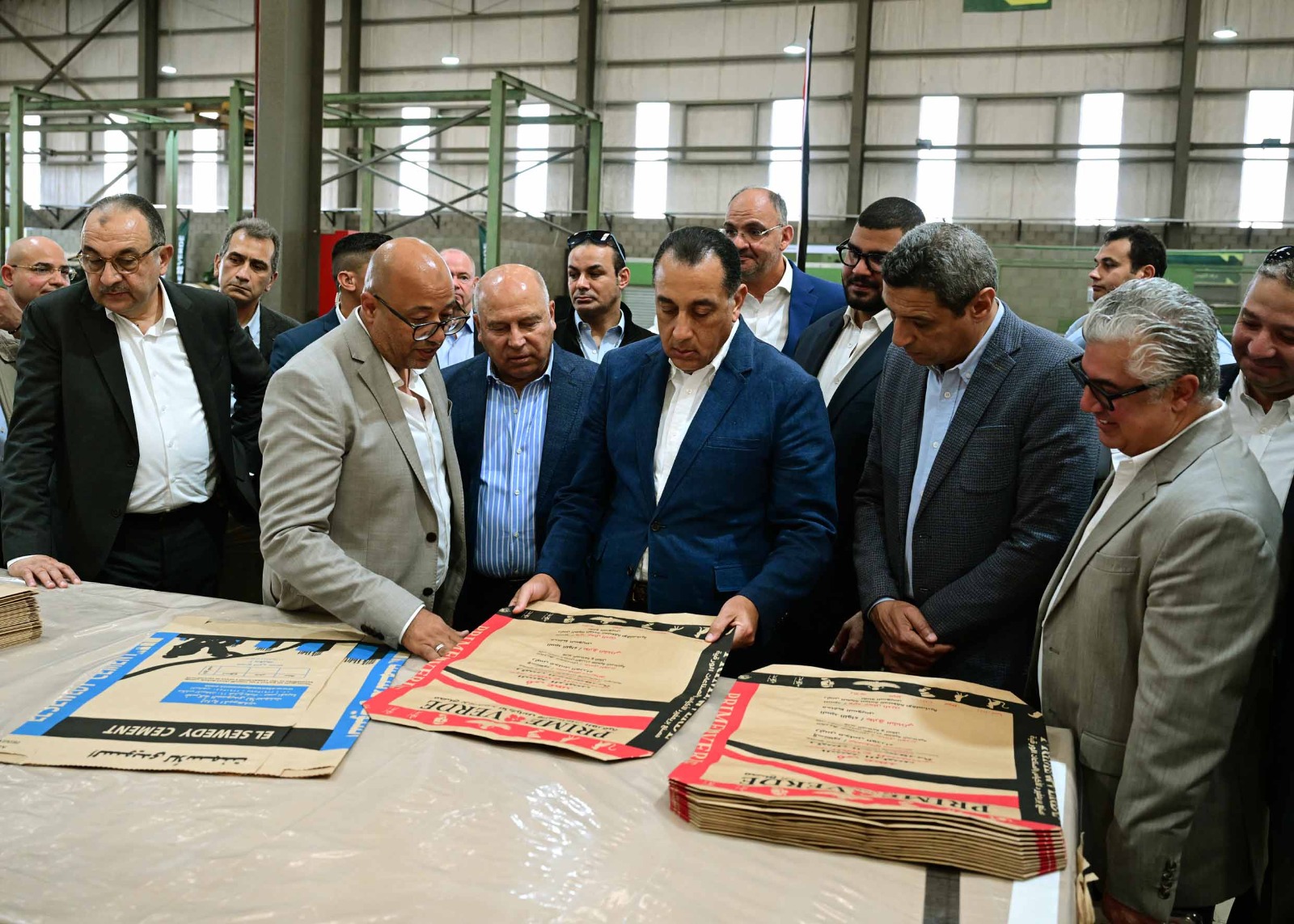 رئيس الوزراء يفتتح مصنع "بريمفيرد للأكياس والصناعات الورقية