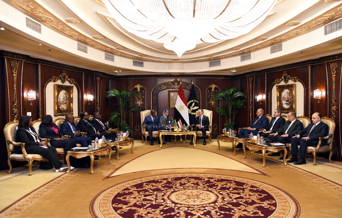 محمود توفيق وزير الداخلية ونظيره الزامبي جاك جاكوب مويمبو والوفد المرافق له
