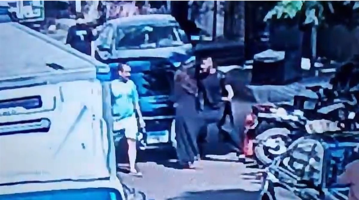 تحرش فى أحد الشوارع العامة