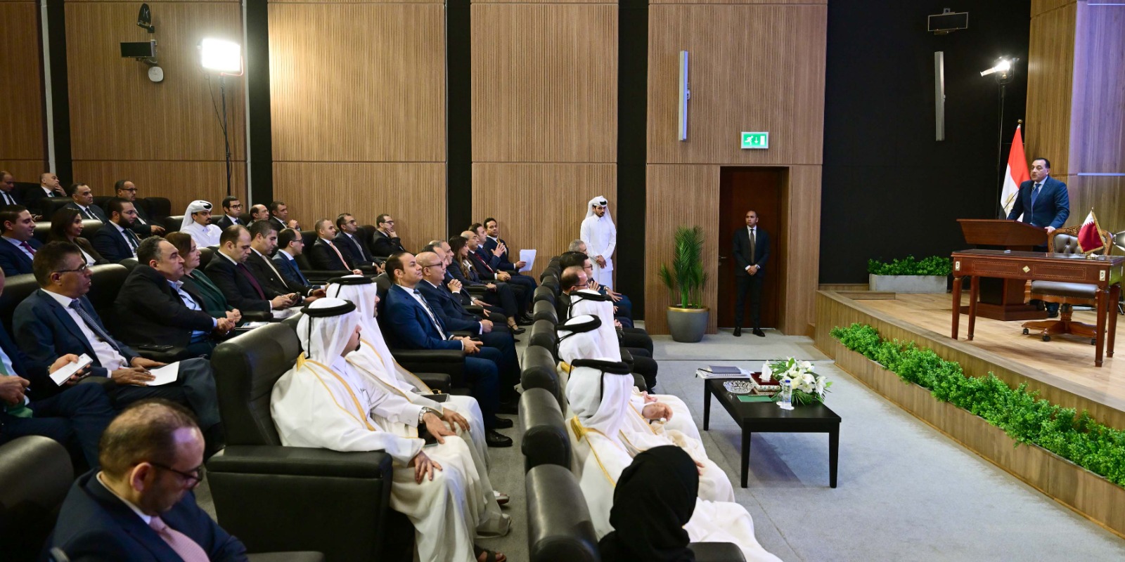 الدكتور مصطفى مدبولي، رئيس مجلس الوزراء يلقى كلمةً خلال مراسم توقيع عقد شراكة استثمارية مصرية قطرية