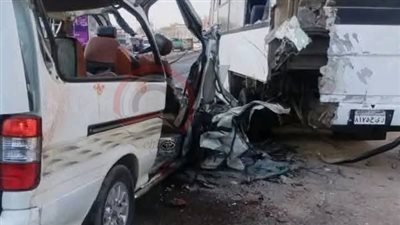 حادث تصادم بين أنوبيس و ميكروباص