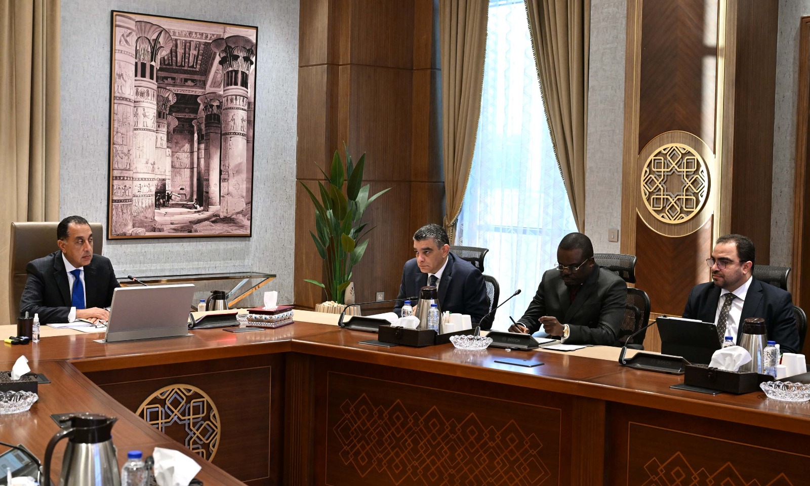 د. مصطفى مدبولي رئيس مجلس الوزراء وجان كاسيا المدير العام للمركز الأفريقي لمكافحة الأمراض والوقاية منها