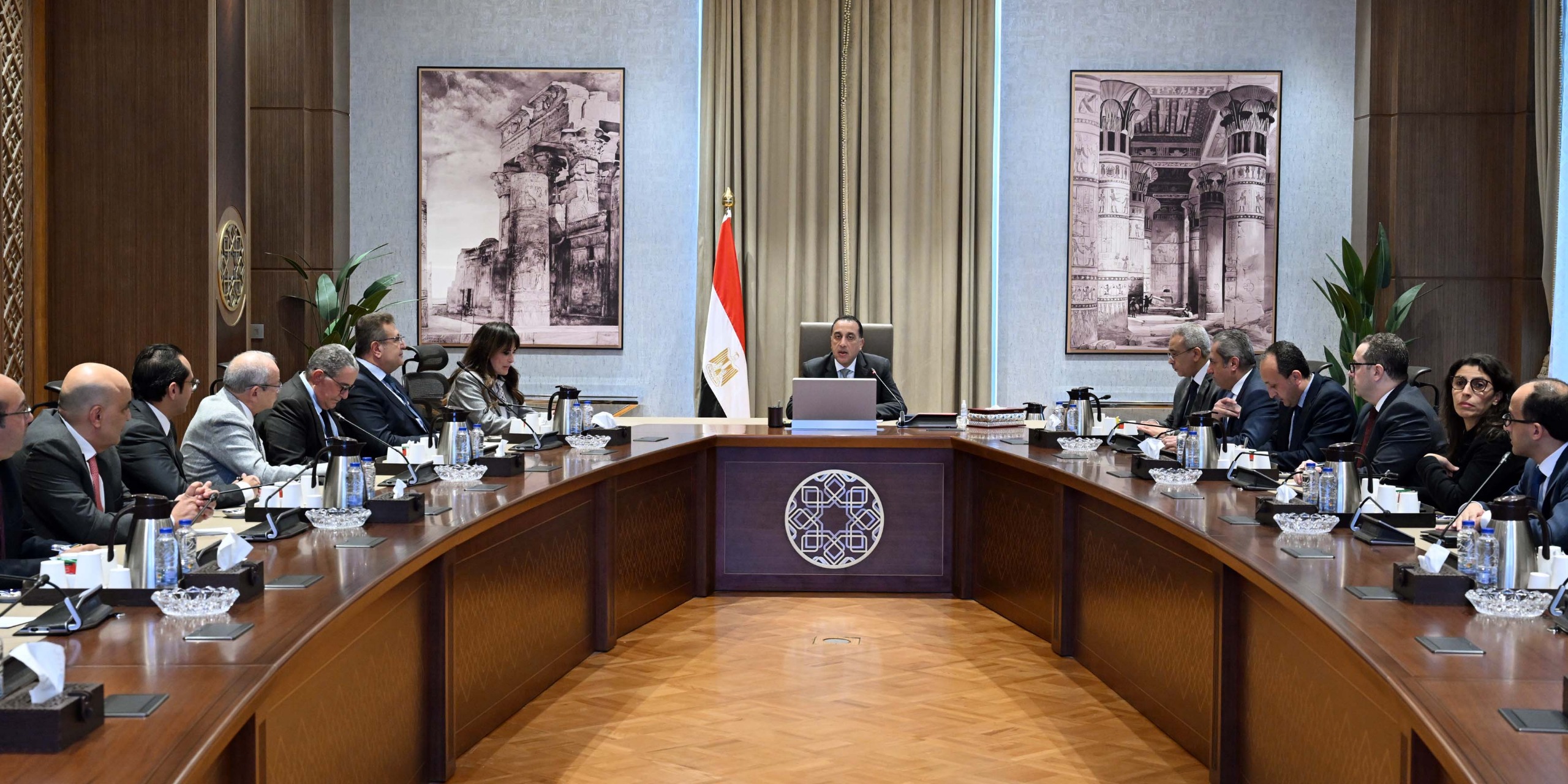 رئيس الوزراء واللجنة الاستشارية للتنمية العمرانية وتصدير العقار