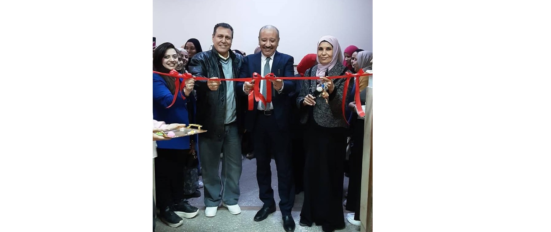 أ.د هاني عبدالبديع عميد كلية التربية النوعية بجامعة الفيوم يفتتح معرض «منحوتات معاصرة»