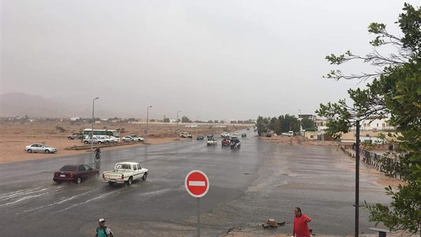 أمطار شديدة تضرب مدينة دهب