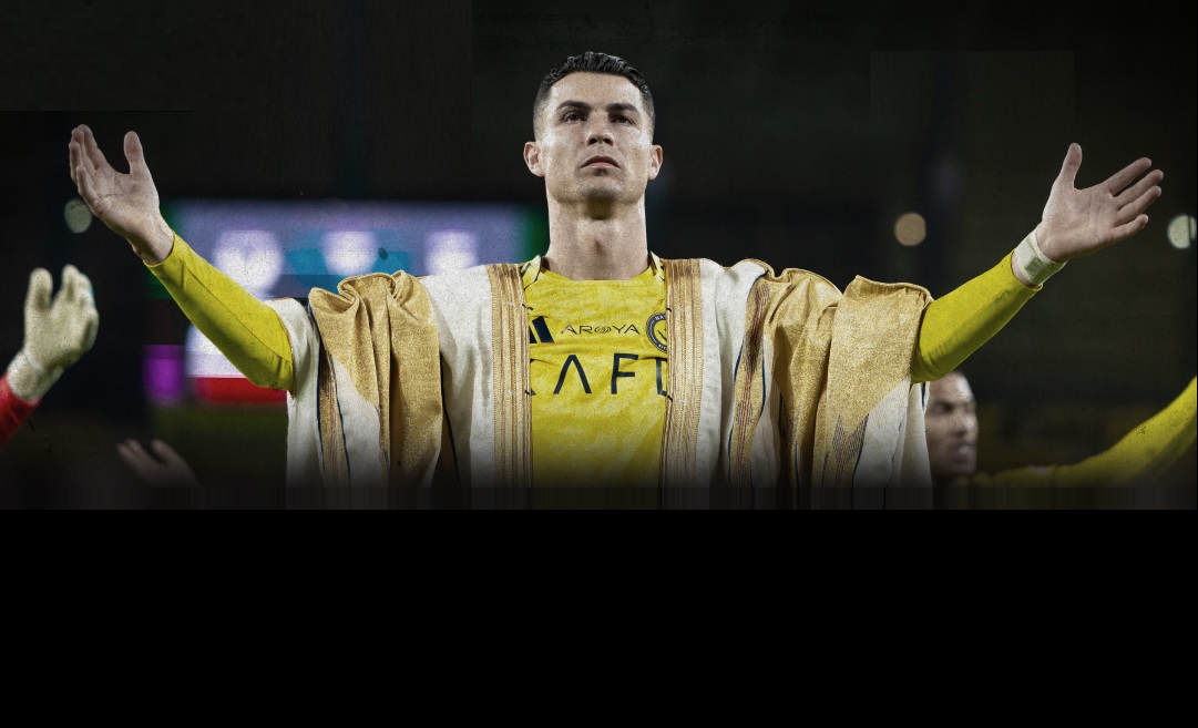 رونالدو يرتدي البشت السعودي