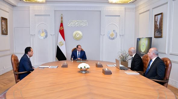 اجتماع الرئيس السيسي ورئيس الوزراء ووزير التربية والتعليم