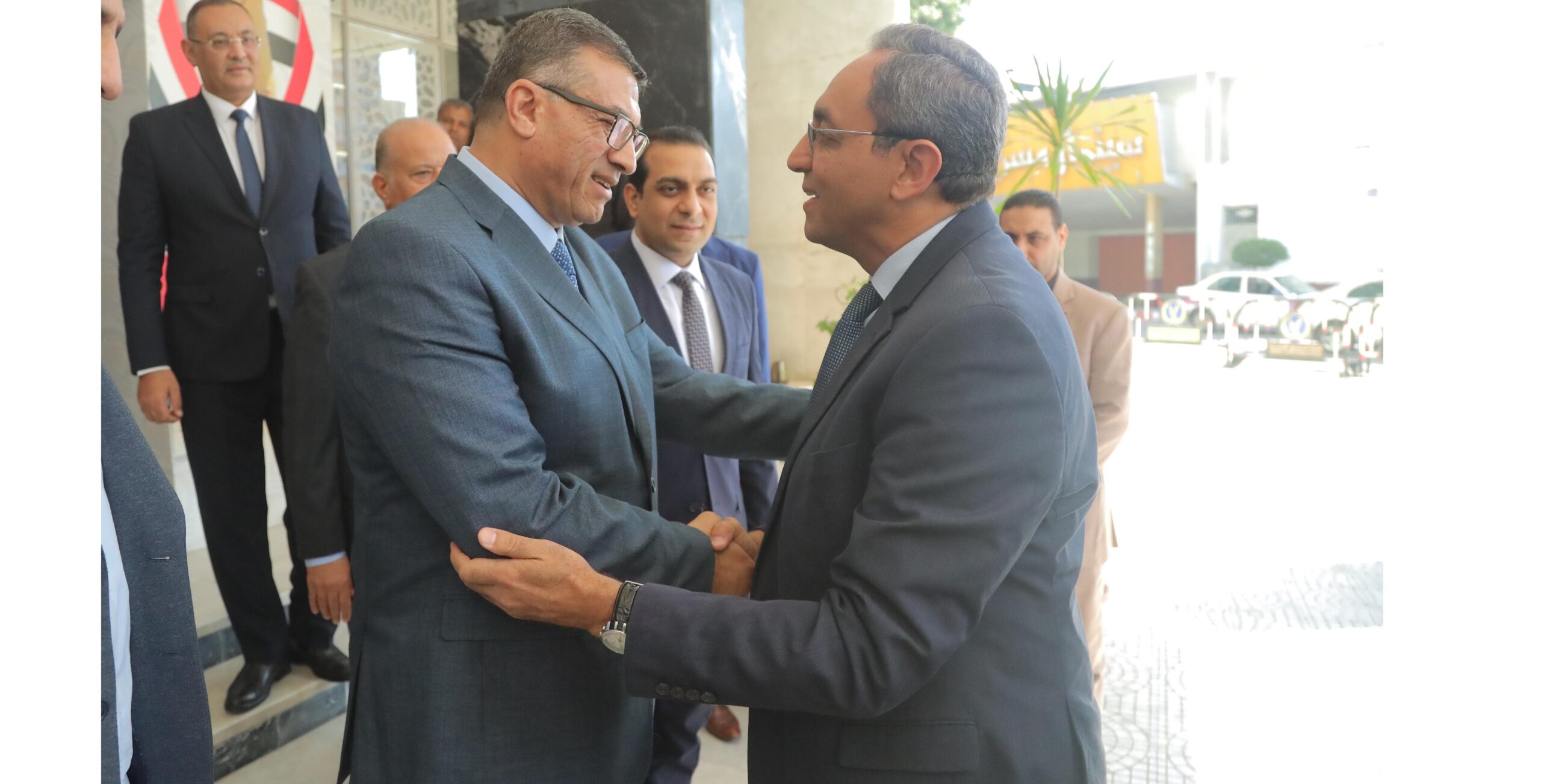 اللواء دكتور مصطفى الببلاوي، محافظ قنا الجديد، والدكتور خالد عبدالحليم، محافظ قنا السابق