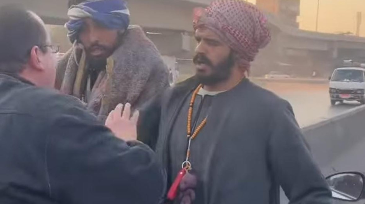 تريند الحجارة بالطريق الزراعي
