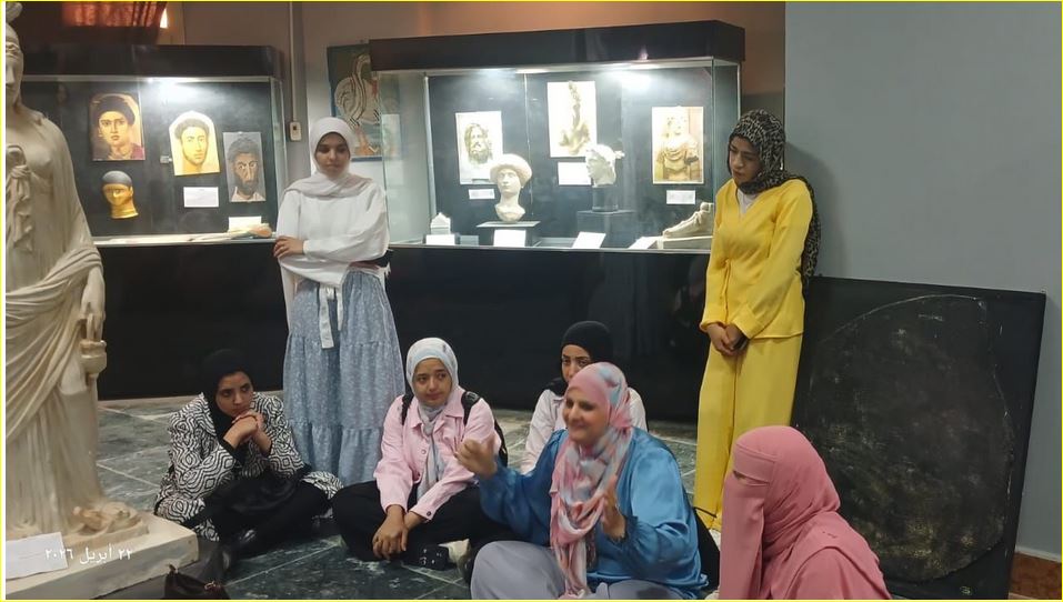 تدريبًا عمليًا لطلاب الآثار حول التعامل مع ذوي الإعاقة