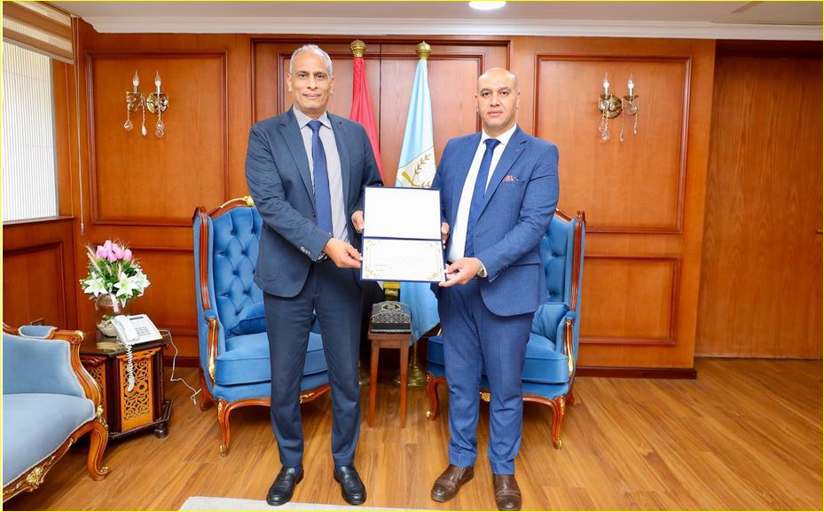المهندس إبراهيم مكي محافظ كفرالشيخ والمحاسب عادل الهابط، وكيل وزارة التموين السابق