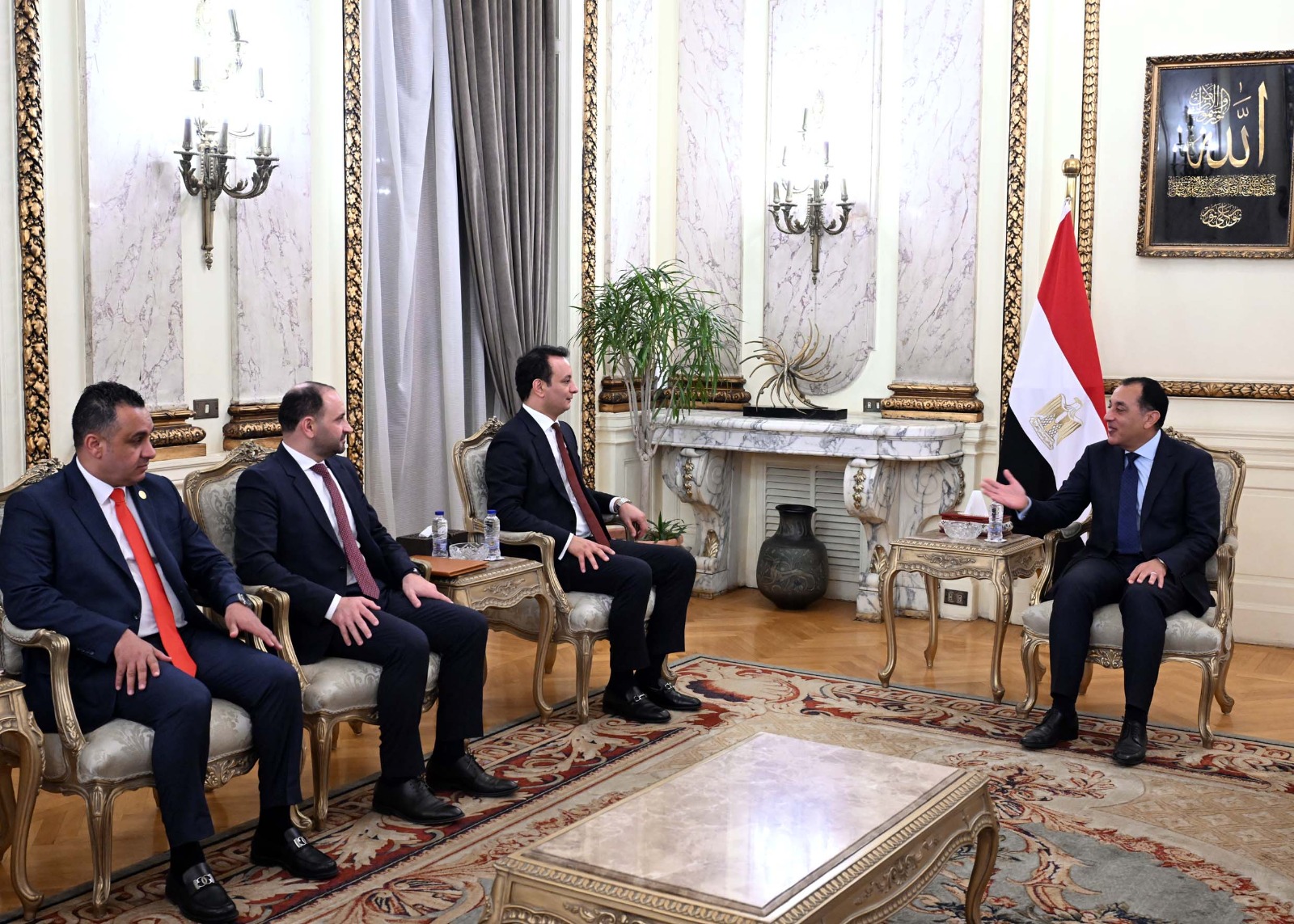 د. مصطفى مدبولي والمهندس بلقاسم خليفة حفتر مدير عام صندوق التنمية وإعادة إعمار ليبيا والوفد المرافق