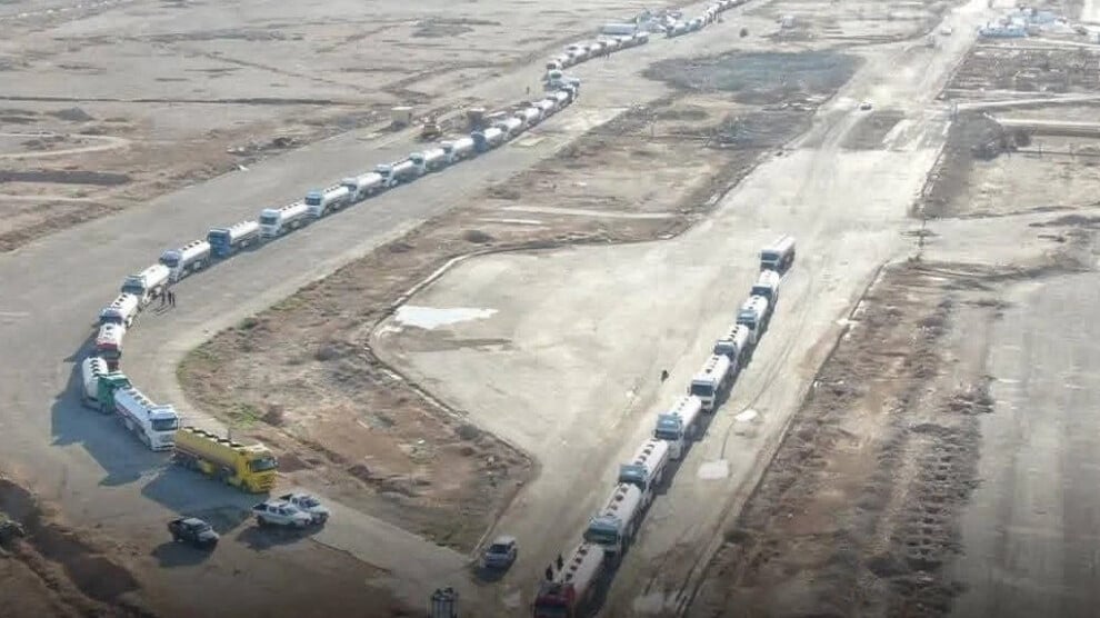 قوافل النفط العراقي تدخل سوريا عبر التنف باتجاه بانياس