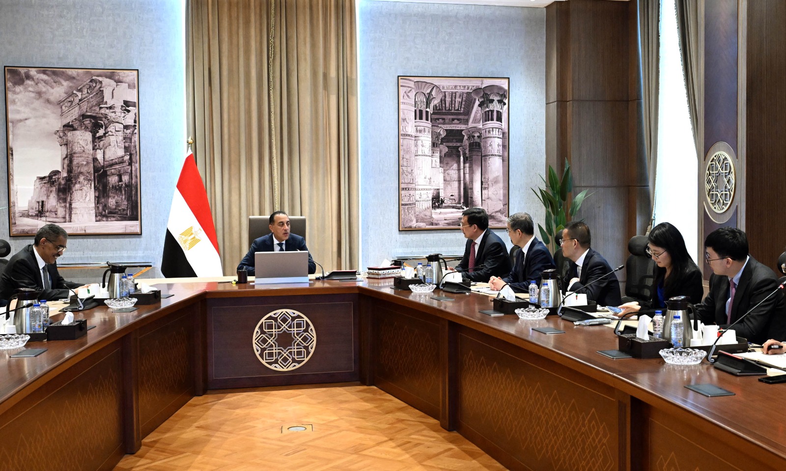 د. مصطفى مدبولي و فو هوا، رئيس وكالة أنباء شينخوا الصينية والوفد المرافق له